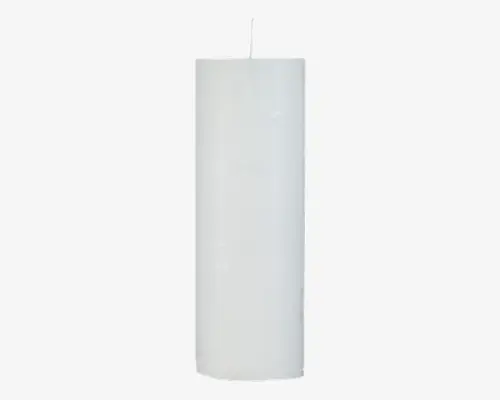 Et højt, cylindrisk hvidt stearinlys med en glat overflade og en enkelt væge placeret i midten øverst. Lyset har et minimalistisk design med rene, lige kanter og ingen synlige dekorationer eller mønstre.