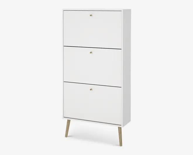 Høj, rektangulær skab med minimalistisk design, bestående af tre frontpaneler, hver med en lille rund knop til åbning. Skabet er mat hvidt og står på fire skråtstillede træben, hvilket giver et moderne og rent udtryk. Panelerne fungerer sandsynligvis som låger eller skuffer til opbevaring.