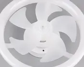 Loftlampe i hvid med ventilator