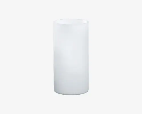 En høj, cylindrisk, hvid genstand med en glat, mat overflade. Overfladen er ensartet og uden synlige samlinger, med flad top og bund. Designet er minimalistisk og moderne, velegnet til forskellige dekorative eller funktionelle formål.