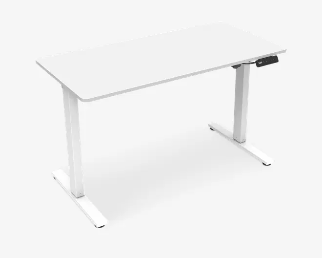 Et moderne, minimalistisk skrivebord med en rektangulær hvid bordplade og solide metalben. Benene er T-formede for stabilitet, og bordet har en glat, ren overflade med afrundede hjørner. Designet er enkelt og funktionelt, velegnet til hjemmet eller kontoret.