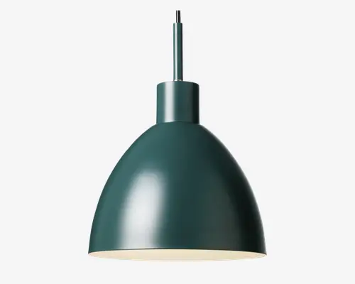 Mat mørkegrøn pendellampe med en glat, kuppelformet metalskærm. Lampen har et enkelt, moderne design med en cylindrisk top og en lige ledningsfastgørelse. Indersiden af skærmen er hvid, hvilket hjælper med at reflektere lyset nedad for fokuseret belysning.