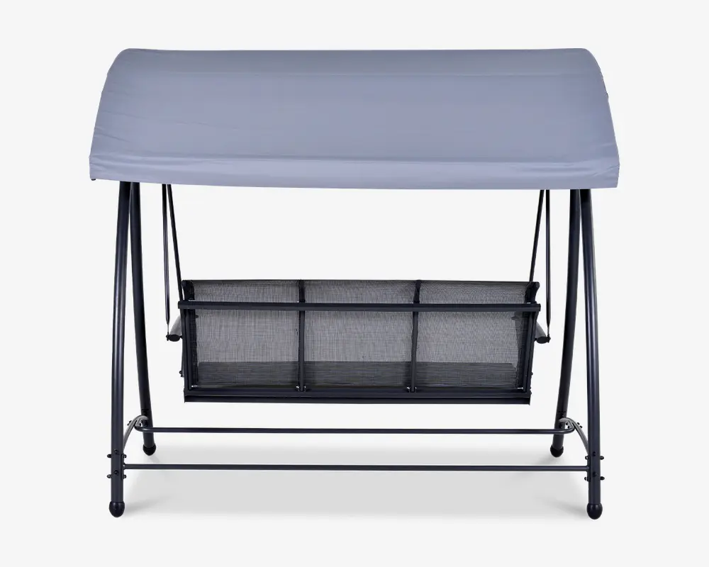 Udendørs gyngesofa med solid metalramme, lysegråt tag for skygge og matchende mesh-sæde opdelt i tre sektioner. Gyngen har et enkelt, moderne design med buede armlæn og støttende ryglæn, velegnet til to til tre personer.