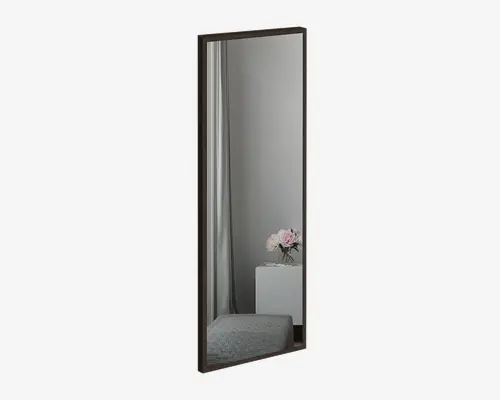Rektangulært spejl med en slank, mørk ramme. Spejlet er højt og beregnet til lodret ophængning. Refleksionen viser en lys grå væg, et hvidt sidebord med en vase med lyserøde og hvide blomster samt en gråpolstret bænk, hvilket antyder, at spejlet egner sig til soveværelser eller omklædningsområder.