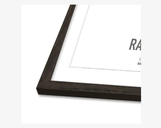 Nærbillede af en rektangulær ramme med mørk træfinish, der viser en glat, flad profil og skarpe, rene kanter. Rammen har et moderne, minimalistisk design med mat overflade og synlig træstruktur.