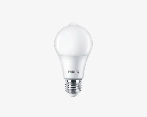 En moderne LED-pære med mat, rund top for blødt og diffust lys. Pæren har en standard E27-sokkel, hvilket gør den kompatibel med de fleste almindelige lampetyper. Kroppen er glat og hvid med mærket 'Philips' trykt på siden. Designet er energieffektivt og holdbart, velegnet til almindelig belysning.