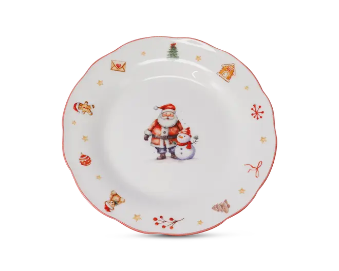 Rund hvid tallerken med bølget kant og rød kantlinje, dekoreret i midten med en illustration af julemanden, der står ved siden af en snemand. Tallerkenens kant er pyntet med julemotiver som juletræ, honningkagemand, bamse, kristtornbær, gave, brev, honningkagehus og gyldne stjerner. Designet er farverigt og festligt, velegnet til juleborddækning.