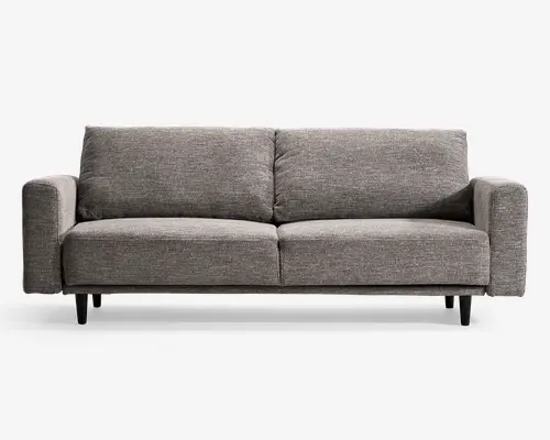 Moderne grå polstret sofa med lige armlæn, to sædehynder, to ryghynder og mørke, skrå ben.