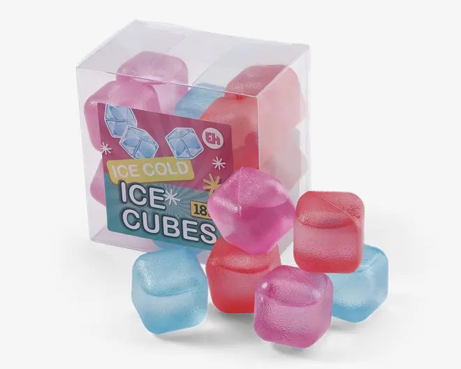 En gennemsigtig plastikæske indeholder genanvendelige isterninger i pink og blå farver. Isterningerne har en let afrundet firkantet form med en tekstureret overflade. Nogle af terningerne er placeret uden for æsken og viser deres gennemsigtige udseende. Emballagen angiver, at der er 18 terninger i æsken.