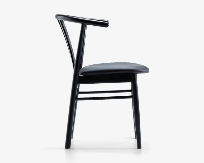 Spisebordsstol i sortlakeret bøg