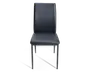 Stol med et slankt, moderne design med sort kunstlæderbetrukket sæde og ryglæn. Sædet og ryglænet er begge polstrede for ekstra komfort. Stolen har lige ben i kromfinish, som giver stabilitet og et moderne udtryk. Ryglænet er højt og let buet for ergonomisk støtte.