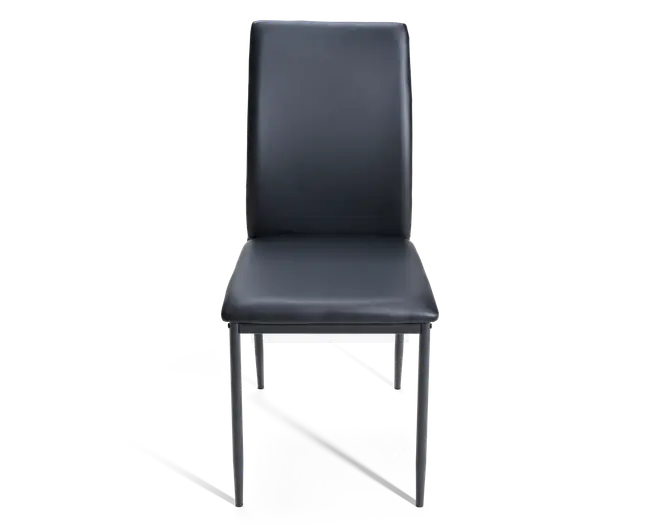 Stol med et slankt, moderne design med sort kunstlæderbetrukket sæde og ryglæn. Sædet og ryglænet er begge polstrede for ekstra komfort. Stolen har lige ben i kromfinish, som giver stabilitet og et moderne udtryk. Ryglænet er højt og let buet for ergonomisk støtte.