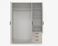 Et garderobeskab med et moderne, minimalistisk design i en lys farve. Venstre side har et stort åbent rum med bøjlestang og en hylde øverst til opbevaring af tøj eller tilbehør. Højre side har tre åbne hylder til foldet tøj eller opbevaringskasser, og nederst er der tre skuffer med slanke, vandrette sorte greb til ekstra skjult opbevaring.