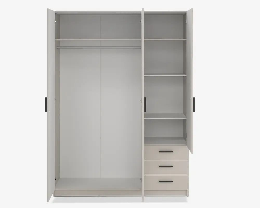Et garderobeskab med et moderne, minimalistisk design i en lys farve. Venstre side har et stort åbent rum med bøjlestang og en hylde øverst til opbevaring af tøj eller tilbehør. Højre side har tre åbne hylder til foldet tøj eller opbevaringskasser, og nederst er der tre skuffer med slanke, vandrette sorte greb til ekstra skjult opbevaring.