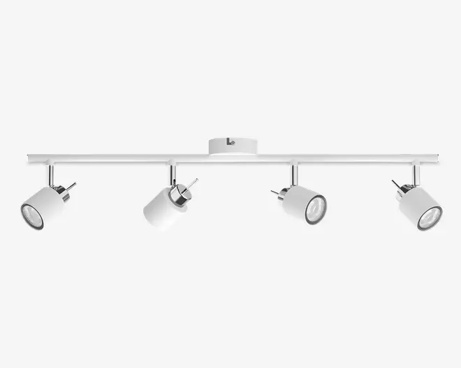 Moderne loftmonteret skinnebelysning med fire justerbare cylindriske spotlys i mat hvid finish og kromdetaljer. Spotlysene kan drejes individuelt for at belyse bestemte områder. Lampen er monteret på en lige, vandret stang med en central monteringsplade til installation.