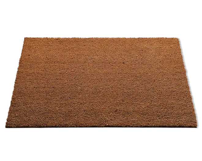 Rektangulær måtte med en grov, tekstureret overflade i en naturlig brun farve. Måtten ser ud til at være lavet af slidstærkt, fibret materiale, sandsynligvis kokos, og har rene, lige kanter. Den er ensfarvet uden mønstre eller design, velegnet til brug ved en indgang.