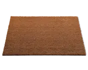 Rektangulær måtte med en grov, tekstureret overflade i en naturlig brun farve. Måtten ser ud til at være lavet af slidstærkt, fibret materiale, sandsynligvis kokos, og har rene, lige kanter. Den er ensfarvet uden mønstre eller design, velegnet til brug ved en indgang.