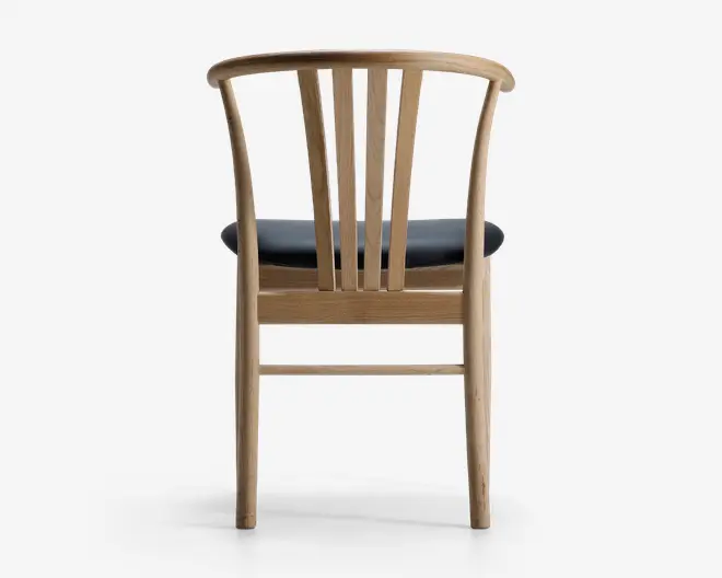 Spisebordsstol i massiv eg