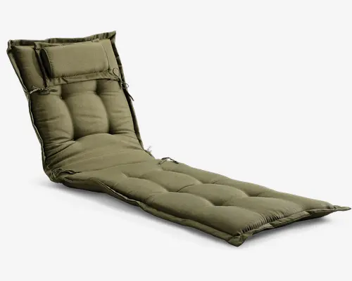 Tykt, olivengrønt polstret underlag med segmenteret design til støtte for hoved, ryg og ben. Har en indbygget, justerbar hovedpude, der er fastgjort med stropper og knapper. Overfladen er let kviltet for ekstra komfort, og kanterne er pænt syet for holdbarhed. Velegnet til udendørs- eller loungemøbler.