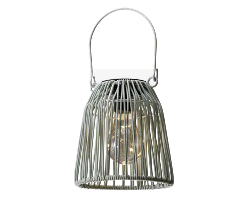 Lanterne med en lys grå, åben metalramme i kuppelform, udstyret med et solidt håndtag til nem transport eller ophængning. Designet gør pæren synlig og giver et dekorativt og let udtryk. Velegnet til både indendørs og udendørs brug.
