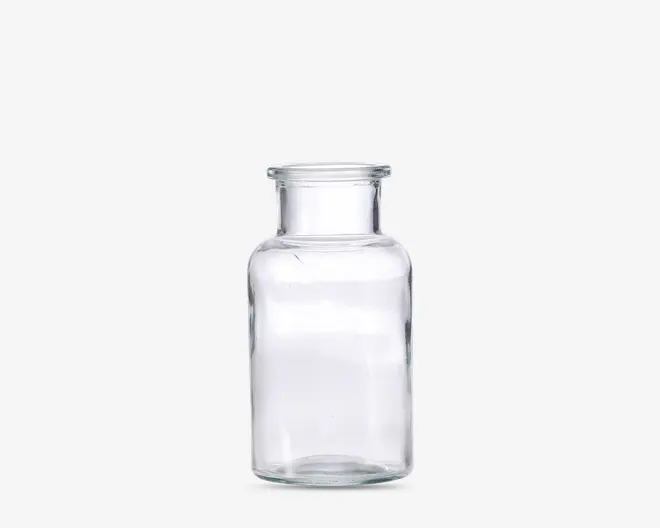 Klar glaskrukke med bred cylindrisk krop og kort, bred hals. Krukken har en flad, tyk kant og en glat, gennemsigtig overflade. Den har ikke noget låg og er tom, så indholdet let kan ses, når den er fyldt.