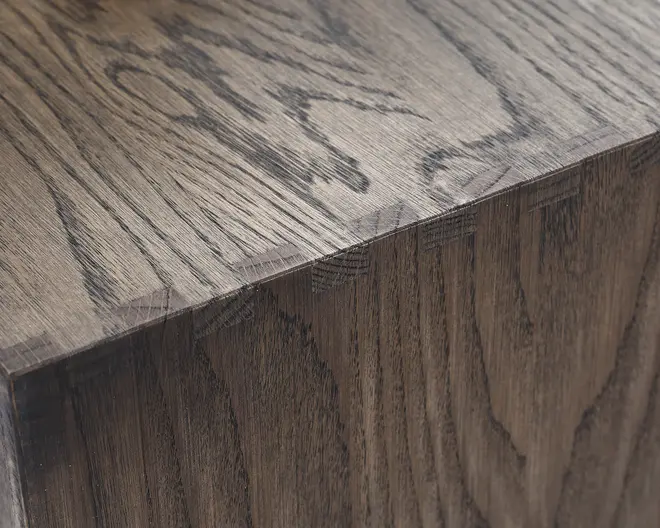 Reolopstilling med døre og skuffer røget eg