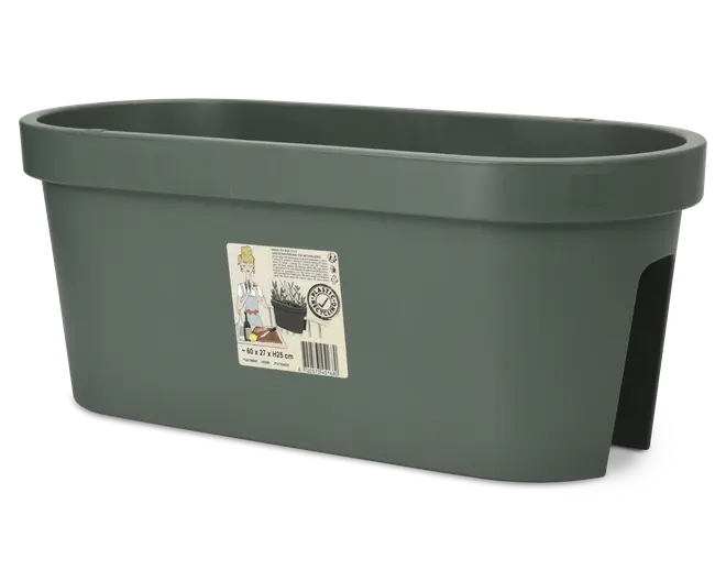 Rektangulær, mat mørkegrøn altankasse med afrundede kanter og bred kant. Fremstillet af robust plast, har den en udskæring på den ene side, så den kan placeres over altanrækværk. Et produktmærkat med illustrationer og mål (60 x 27 x 25 cm) sidder på forsiden.