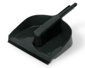 Et mørkegrønt fejebakke- og kostesæt. Fejebakken har en bred, dyb bakke med let forhøjede sider og bagkant for at forhindre spild, samt en sort gummiliste foran for bedre kontakt med gulvet. Kosten har et matchende mørkegrønt håndtag og tætte sorte børster, som er velegnede til effektiv fejning. Kosten passer perfekt ned i fejebakken for kompakt opbevaring.