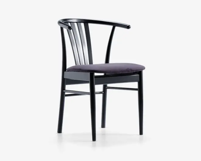 Spisebordsstol i sortlakeret bøg