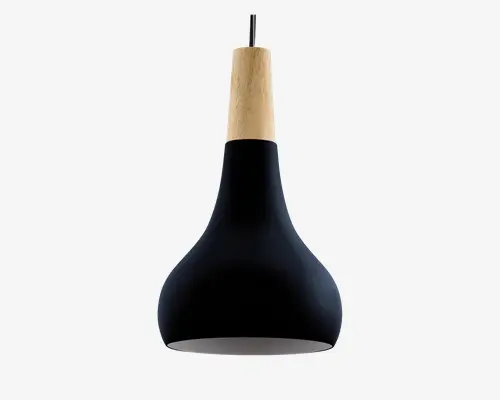 Hængelampe med mat sort, dråbeformet metalskærm og en lys trædetalje øverst. Lampens inderside er hvid for bedre lysrefleksion. Designet er moderne og minimalistisk med en glat overflade og sort ledning til ophængning.