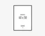 Rektangulær billedramme med en tynd, sort kant og synlig størrelsesangivelse på 40 x 50 cm. Rammen har et enkelt, moderne design med en glat overflade, velegnet til mellemstore fotos eller kunstværker.
