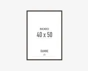 Rektangulær billedramme med en tynd, sort kant og synlig størrelsesangivelse på 40 x 50 cm. Rammen har et enkelt, moderne design med en glat overflade, velegnet til mellemstore fotos eller kunstværker.