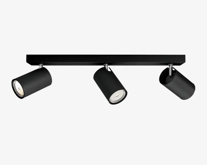 Sort skinnespot med tre justerbare cylindriske spotlamper, hver vinklet forskelligt, med mat sort finish og hvide inderskærme.
