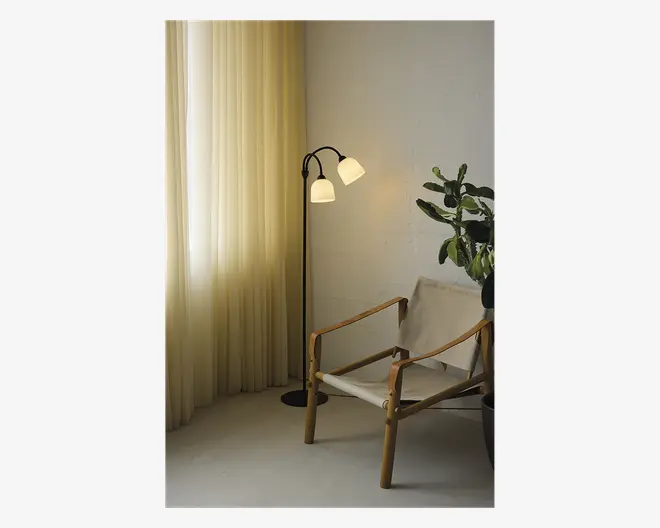 Gulvlampe Glow m. 2 arme sort H.130 cm