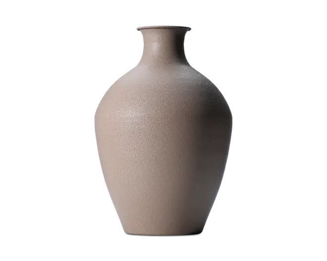En mat beige keramisk vase med rund krop, smal hals og let udadbuet kant.