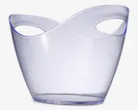 Klar, ovalformet beholder lavet af gennemsigtig plast med glat overflade. Har to integrerede ovale håndtag på modsatte sider for nem transport. Kanten er asymmetrisk, hvor den ene side er højere end den anden, hvilket giver et moderne og stilfuldt udseende.