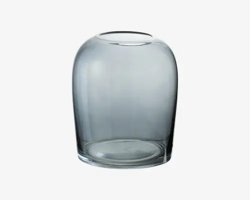 Klar glasbeholder med afrundet, kuppelformet design og en bred åbning øverst. Glasset har en let grålig tone, hvilket giver et moderne og elegant udtryk. Bunden er flad og kraftig for stabilitet, og det samlede design er glat og minimalistisk, velegnet til moderne indretning.