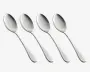 Sæt med fire identiske spiseskeer i rustfrit stål med en blank, reflekterende overflade. Hver ske har et let buet skaft og en rundet skeform, velegnet til daglig brug. Designet er enkelt og moderne med glatte kanter og uden dekorative detaljer.