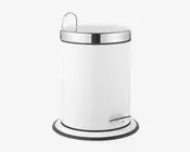 Rund, hvid metalspand med blankt låg og kant i rustfrit stål. Har en fodpedal til håndfri åbning og et håndtag på låget for nem transport. Kompakt design, der passer godt til badeværelser eller små rum.