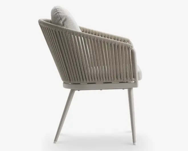 Havestol i cremefarvet inkl. hynde