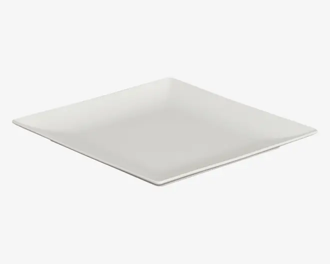 En enkel, hvid, firkantet tallerken med let hævede kanter og en glat, blank overflade. Tallerkenen har et minimalistisk design med rene linjer og ingen dekorative mønstre.
