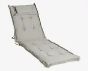 Polstret hynde med sort-hvidt lodret stribemønster, designet til en liggestol. Har polstrede, knappede sektioner for ekstra komfort og en aftagelig hovedpude til nakkestøtte. Hynden virker tyk og blød, og der er stofbånd i siderne til fastgørelse på møblet.