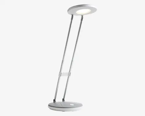 Elegant, moderne skrivebordslampe med et rundt LED-lyshoved og en matchende rund fod. Lampen har to parallelle, justerbare metalarme forbundet med et centralt hængsel, hvilket giver fleksibel indstilling. Designet er minimalistisk i sølv og hvid, velegnet til nutidige arbejdsområder.