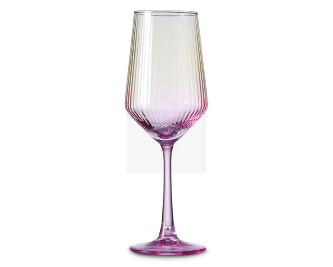 Elegant glas med høj, slank stilk og fløjteformet skål. Glasset har en diskret farveovergang, der går fra klart øverst til en livlig pink nuance ved bunden. Lodrette riller giver både et dekorativt udtryk og bedre greb. Bunden er bred og stabil, også farvet pink, hvilket fuldender det samlede design.