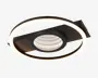 Moderne loftlampe med en cirkulær LED-ring og mat sort finish. Designet inkluderer en central skive med koncentriske LED-mønstre, der giver både direkte og omgivende belysning. Lampen har et slankt, minimalistisk udseende, der passer til moderne indretning.