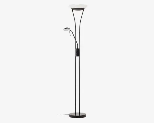 Høj, moderne gulvlampe med sort metalfinish og rund base for stabilitet. Lampen har to lyskilder: en stor, opadrettet hovedlampe øverst og en mindre, justerbar læselampe monteret på siden. Begge lamper har matterede hvide skærme, der giver blødt lys. Lampen har en synlig ledning og en kontrolknap på hovedstangen.