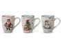 Sæt med tre keramikkrus, hver med et unikt julemotiv. Det første krus har en rød kant og viser en glad julemand sammen med en snemand, omgivet af små røde snefnug. Det andet krus har en grøn kant og er dekoreret med et juletræ pyntet med en rød sløjfe, en bamse med nissehue og indpakkede gaver ved foden, samt små sukkerstokke og stjerner. Det tredje krus har en sølvkant og viser en smilende snemand med brun hat og tørklæde, omgivet af kristtorn, stjerner og sukkerstokke. Alle krus har et behageligt, buet håndtag og en blank overflade.