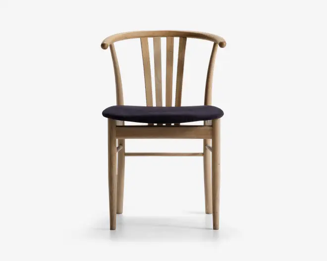 Spisebordsstol i massiv eg