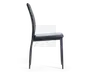 Stol set fra siden med en slank, polstret sæde og ryg, betrukket med sort kunstlæder. Ryglænet er let buet for ergonomisk støtte, og stolen har fire slanke, lige metalben med mat finish. Designet er minimalistisk og moderne, velegnet til spisebord eller kontor.