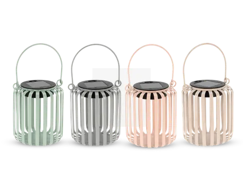 Sæt med fire dekorative lanterner med lameldesign og runde håndtag, hver i en forskellig pastel farve: mintgrøn, grå, lyserød og creme. Lanternerne har solcellepanel på toppen til opladning, og det åbne lamel-design lader lyset skinne igennem. Velegnet til både udendørs og indendørs brug.